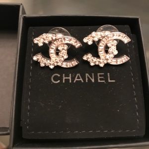 Gently used  AUTHENTIC Chanel earrings!!